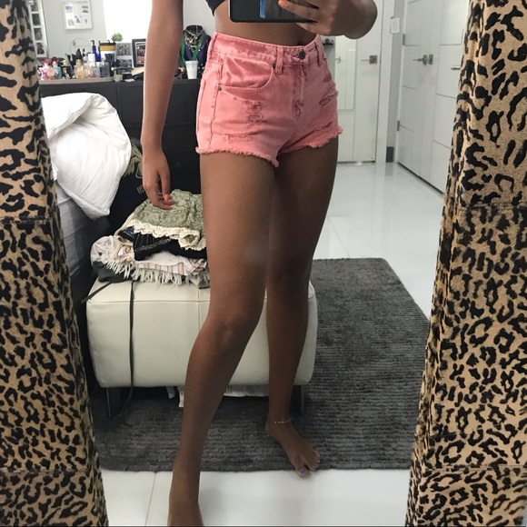 Cute pink shorts - Picture 1 of 3